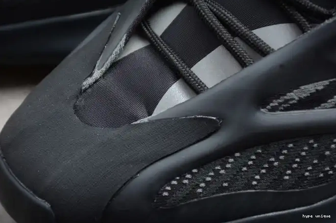 hype Yeezy 700 Adidas Black H67799 V3 Boost 0510